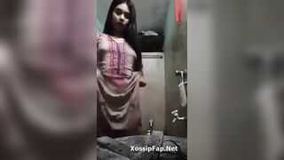 Beautiful Bangladeshi Sexy Girl Make Video For Lover