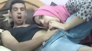 Beautiful arab housewife n hubby sucking show