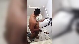 L0vers caught fucking in  College Toilet