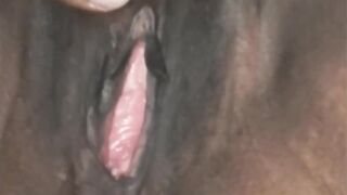 Sri Lankan Mature MILF Gets Pussy Massaged with Loud Moan