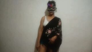 Srilankan porn video, srilankan sexy lady showing her beauty and sexy episode