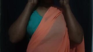 Srilankan sexy girl Ware sari and open her bobo,Hot girl some acting her clothes removing, sexy women episode