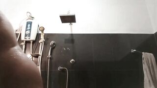 Indian and Sri lankan mix Anne playing with her pussy in extreme lust ith big boobs and et juicy pussy with bathing Show