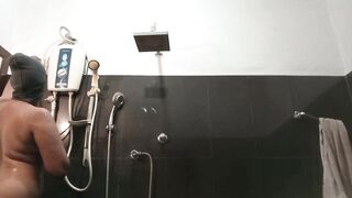 Indian and Sri lankan mix Anne playing with her pussy in extreme lust ith big boobs and et juicy pussy with bathing Show
