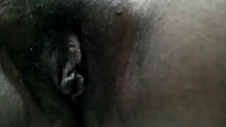 Indian Mallu Maid with Red Bra Masturbates in the Morning
